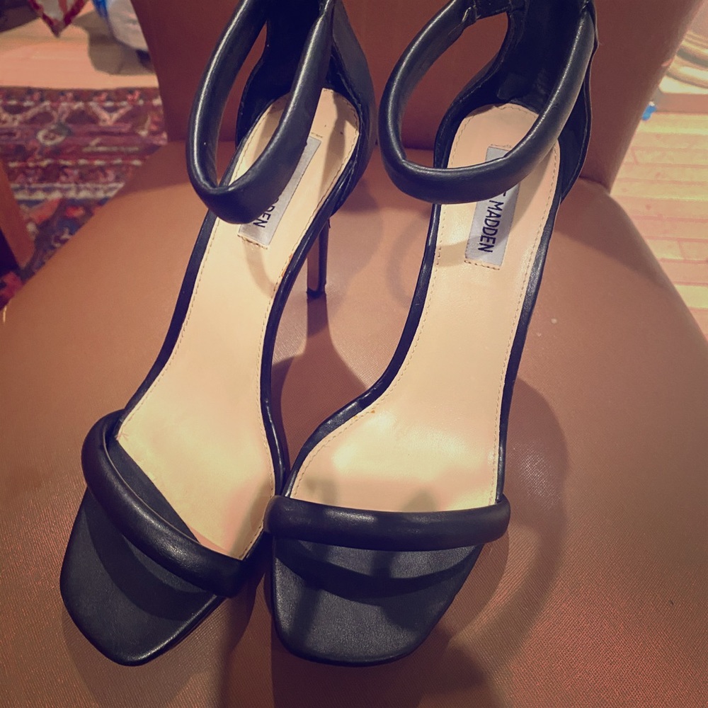 Beautiful black Sandals!!